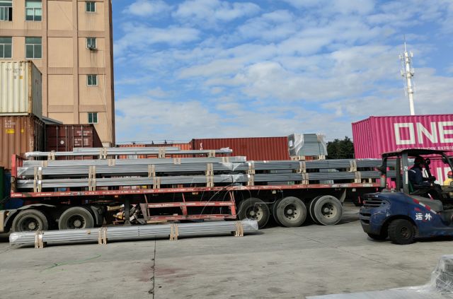 Topfencesolar ढुवानी अपडेट: ZAM स्टील ग्राउन्ड माउन्टिंग संरचनाहरू Xiamen कारखानाबाट कोरिया पठाइयो